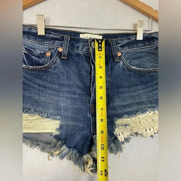 We the Free cut off frayed distressed crochet jean denim shorts Sz 27 - Picture 8 of 9
